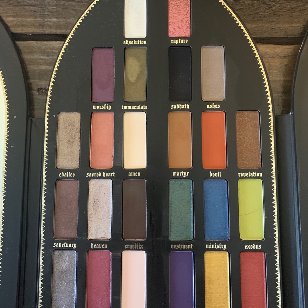 Kat Von D Saint + Sinner Palette